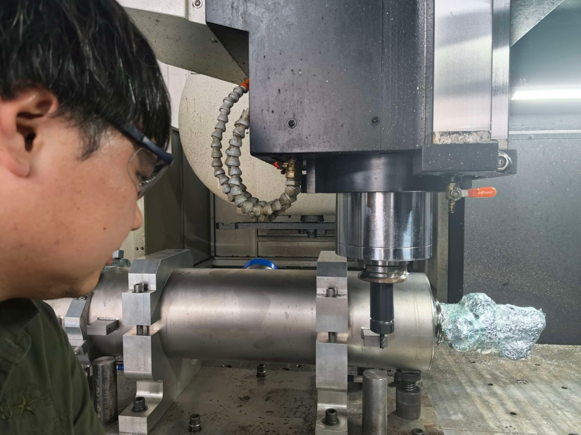 Cylinder milling setup on the machining centre