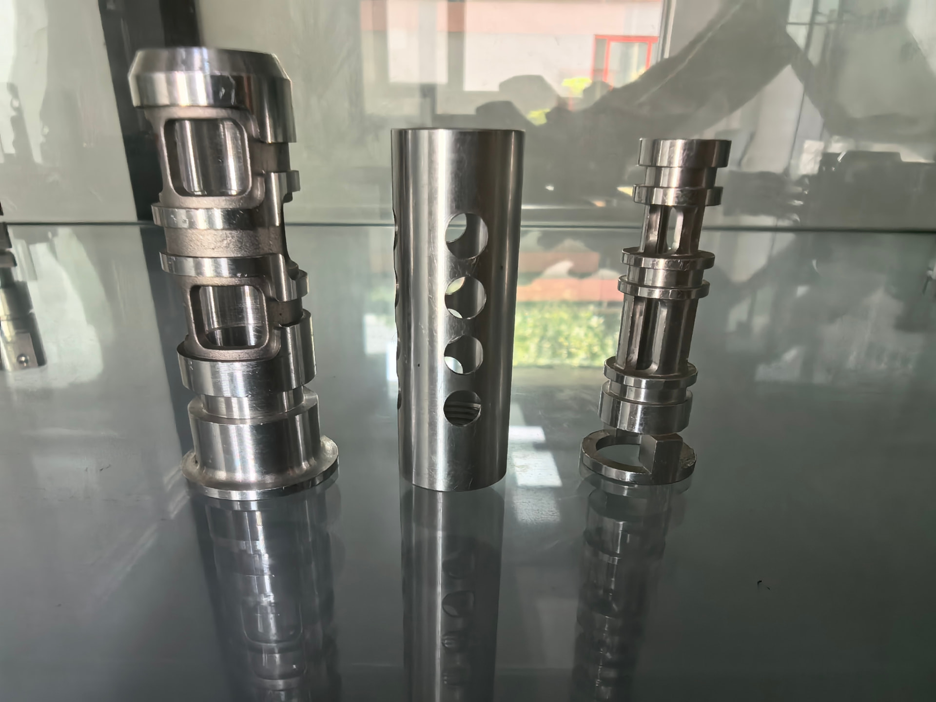 Slotted sleeves & spool bodies